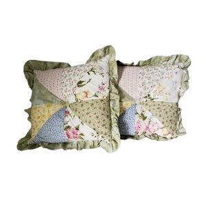 JCPenney Home Cottage Style Country Farmhouse Shabby Set of 2 Floral Pillows